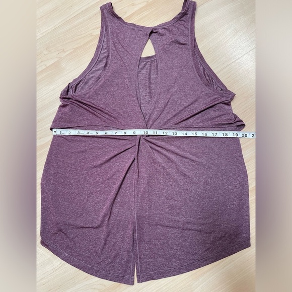 Lululemon Twist Back Tank - Picture 4 of 6